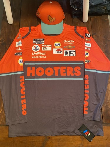 Chase elliott hooters pit crew - elliott,